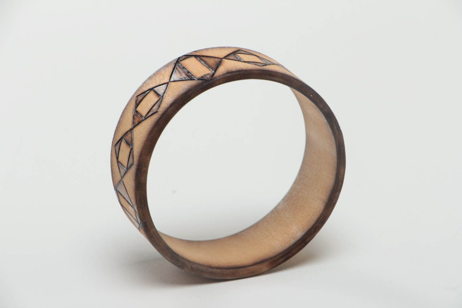 Handmade Holz Armband originell Designer Schmuck Frauen Accessoire mit Prägung foto 5