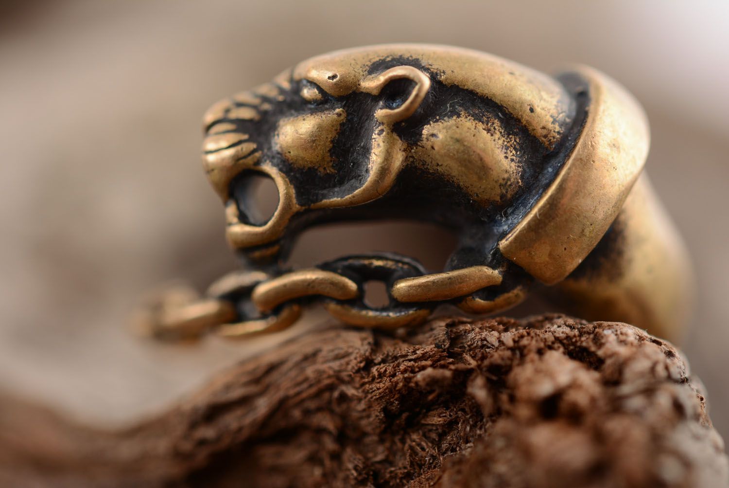 Бронзовое кольцо Пантера на цепи фото 1