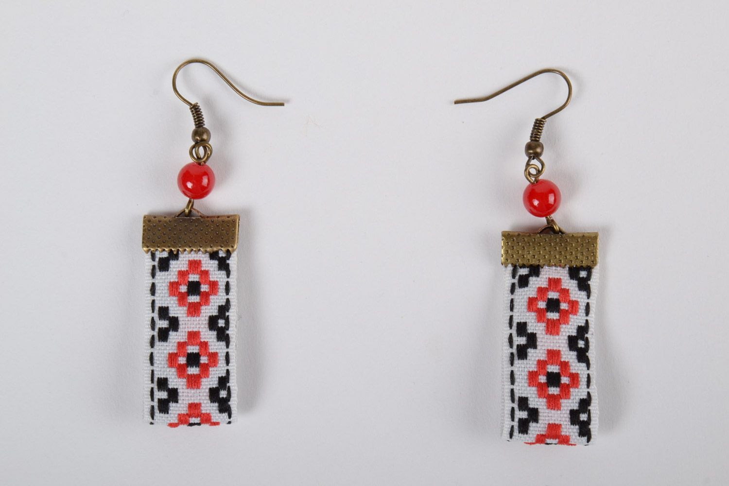 Boucles d'oreilles en textile faites main pendantes ornementées style ethnique photo 3