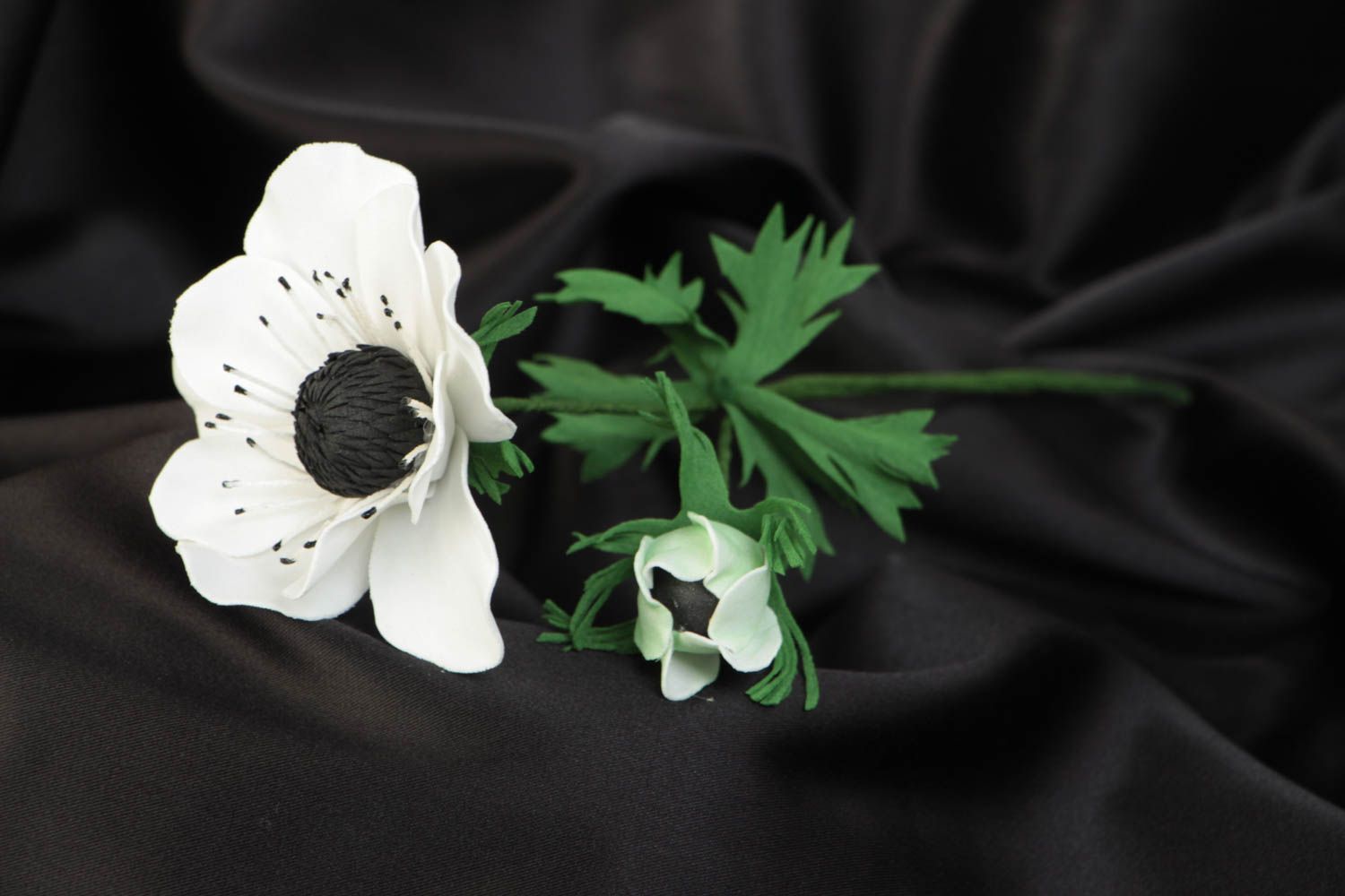 Dekorative Blume aus Textil Foamiran für Interieur Dekor handmade Weiße Anemone foto 1