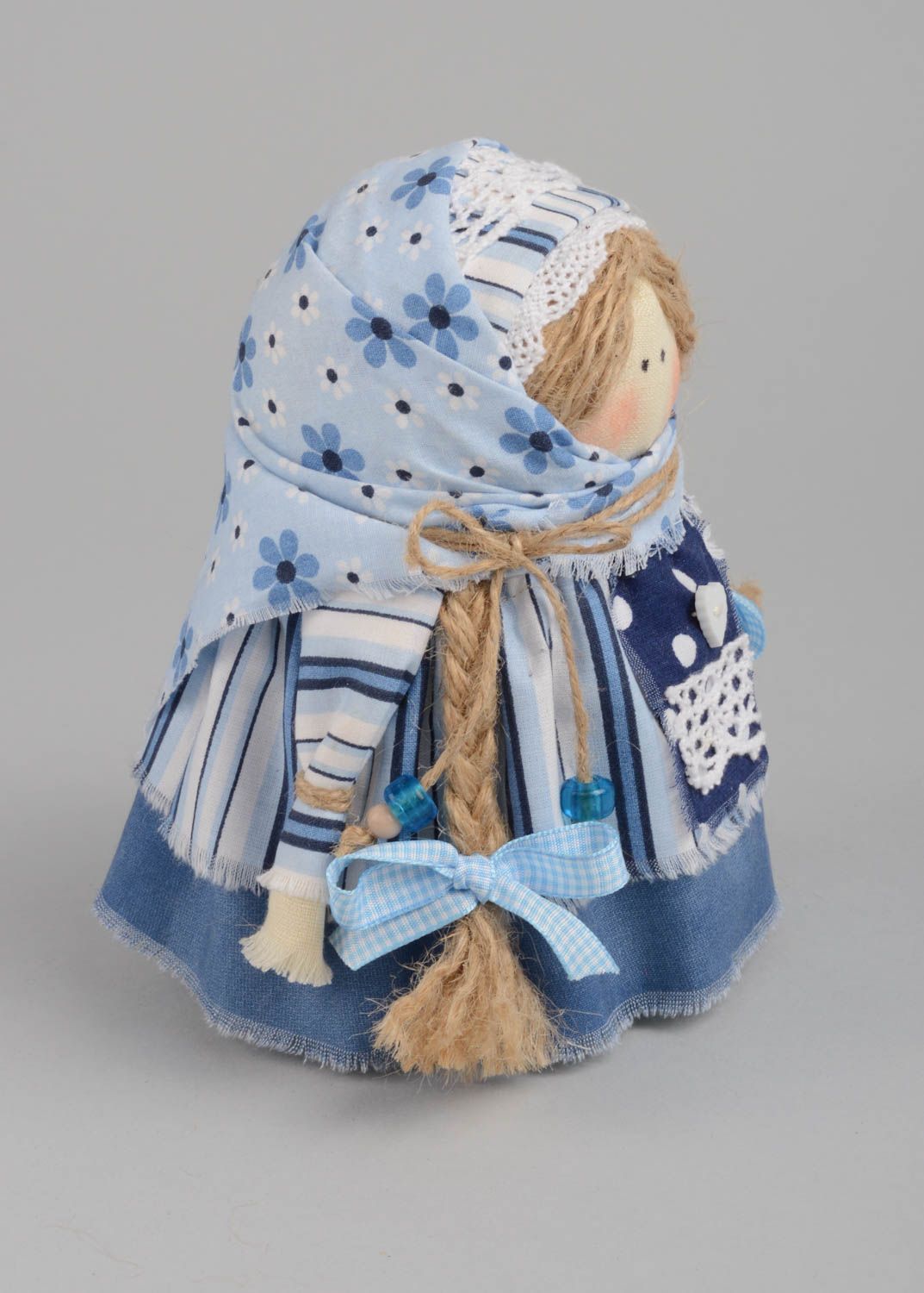 Игрушка кукла из ткани маленькая в этническом стиле необычная ручной работы фото 3