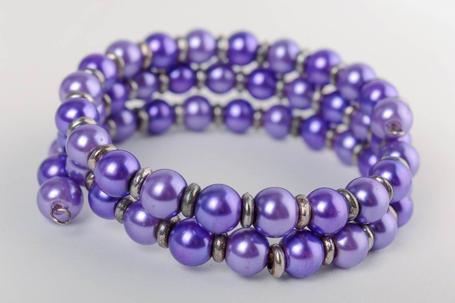 Bracelet fait main avec perles céramiques lilas à trois rangs de créateur photo 3