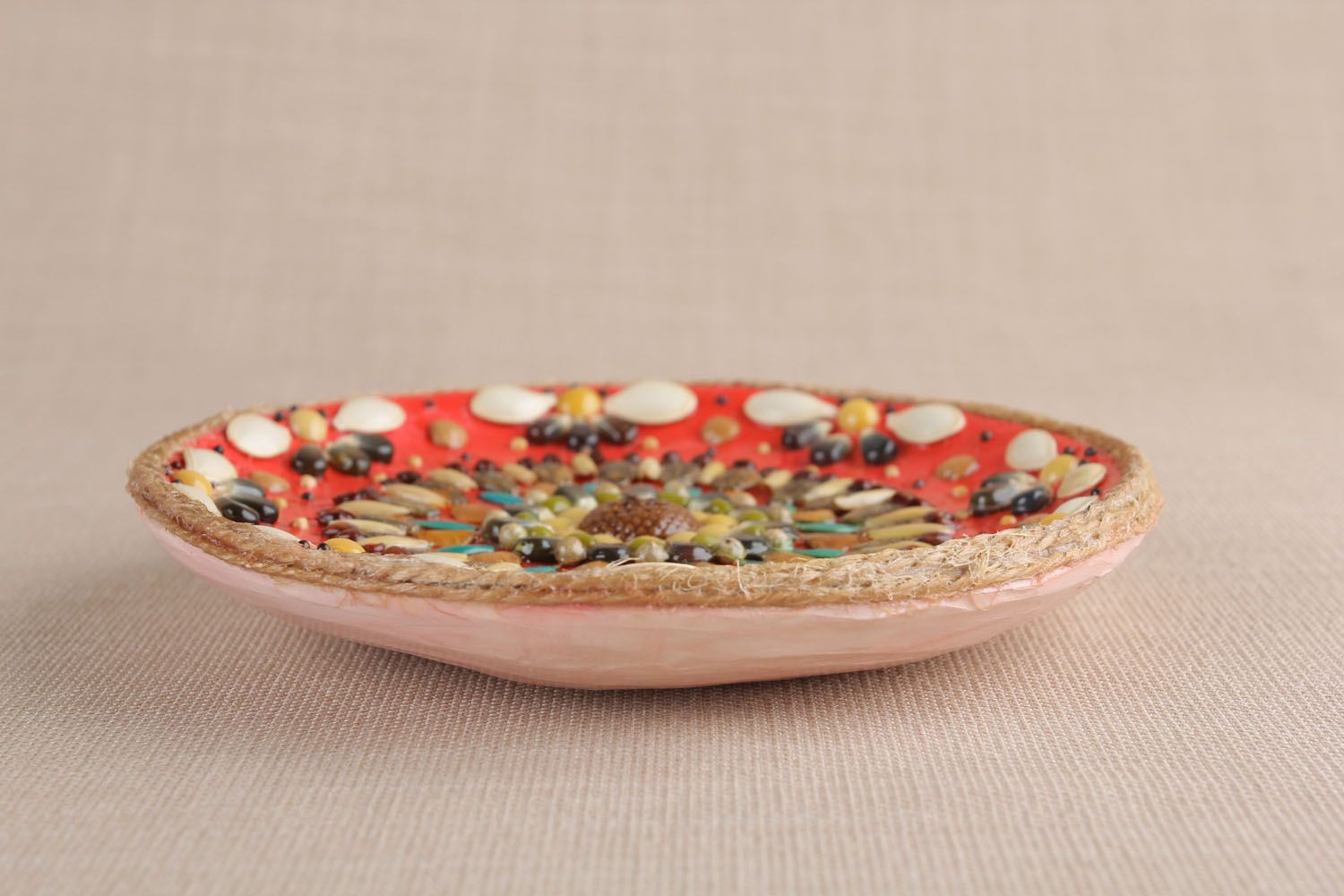 Тарелка декорированная семенами фото 2