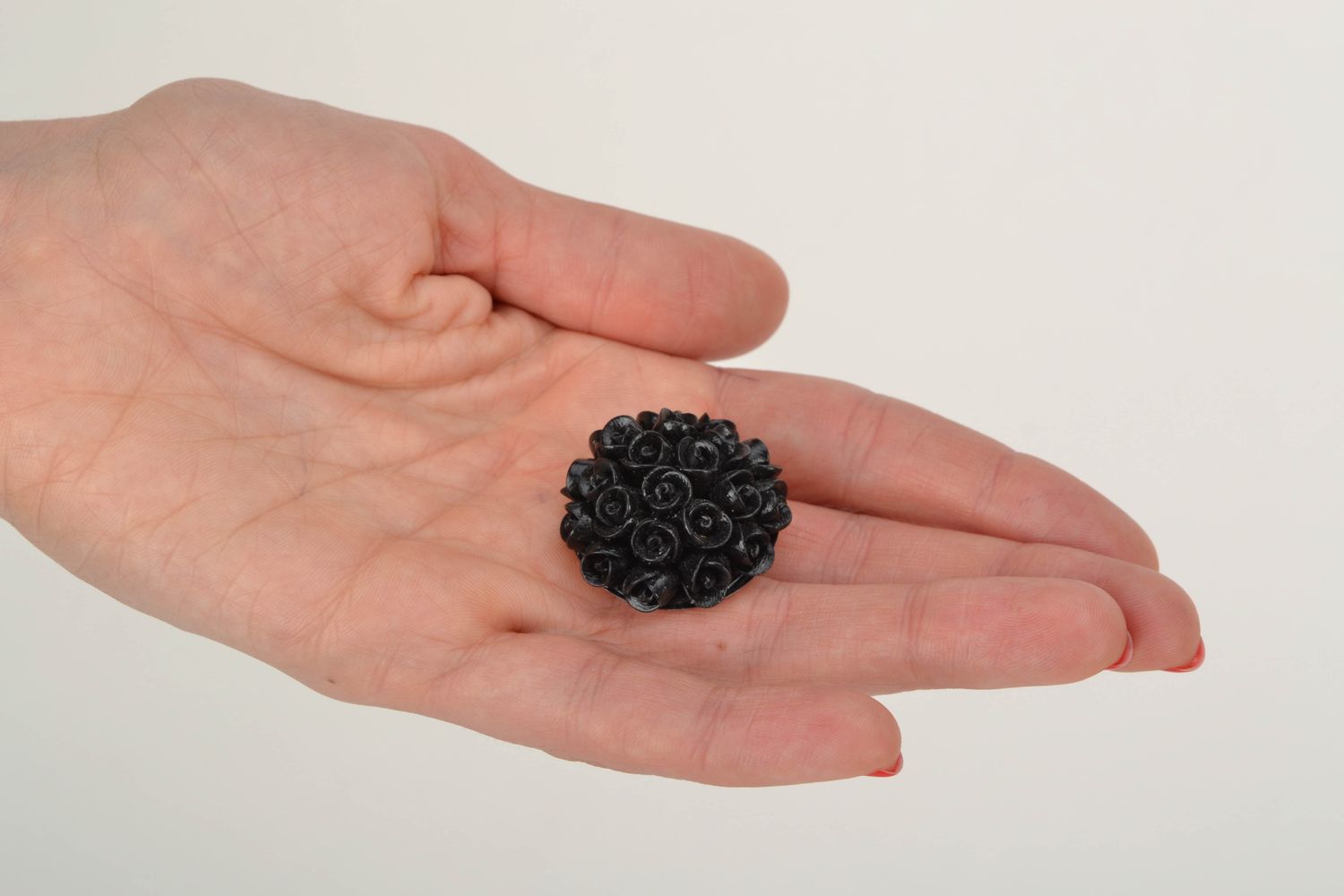 Black plastic brooch Roses photo 2