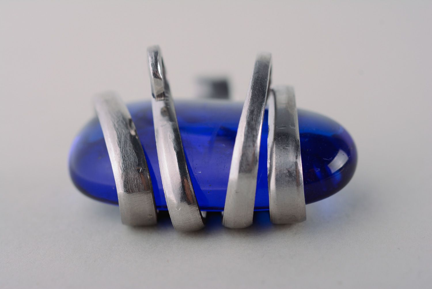 Металлический кулон из мельхиоровой вилки с синим искусственным камнем фото 5