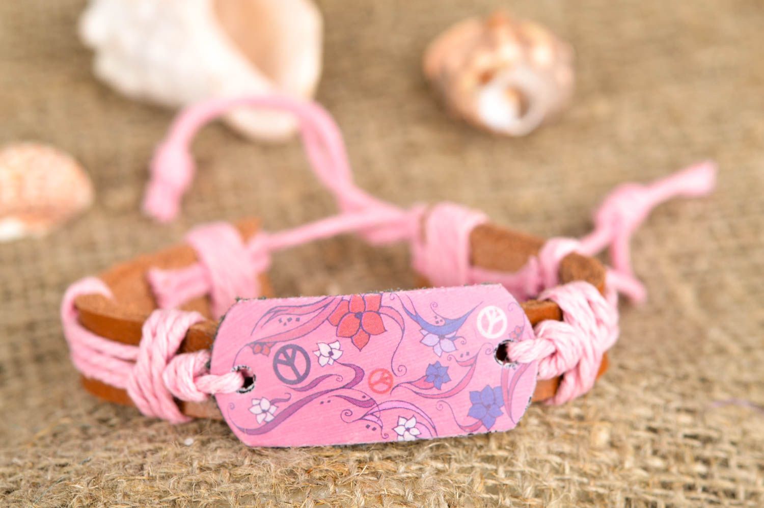 Кожаный браслет ручной работы украшение из кожи розовый браслет на руку женский фото 1