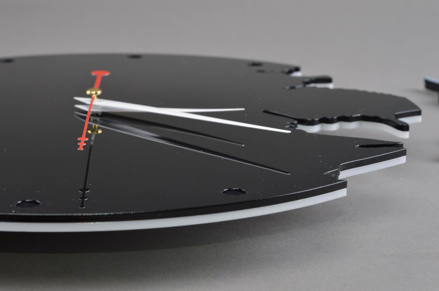 Horloge avec papillons en verre acrylique faite main noire ronde design photo 3