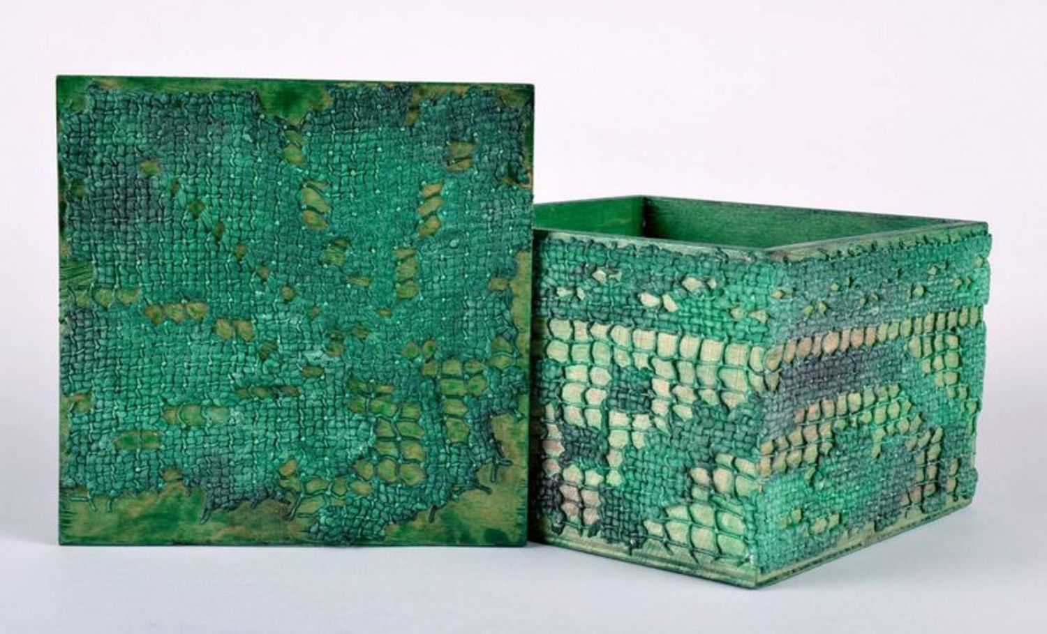 Green jewelry box with lace photo 3
