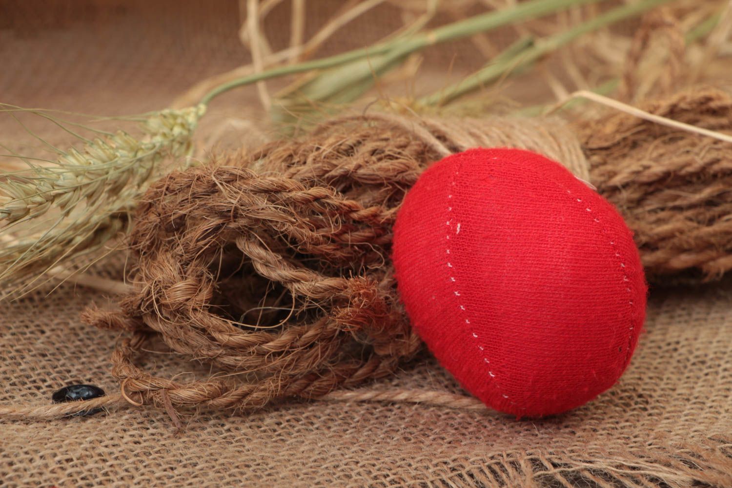 Huevo de Pascua de tela de tricó artesanal rojo blando para decoración  foto 1