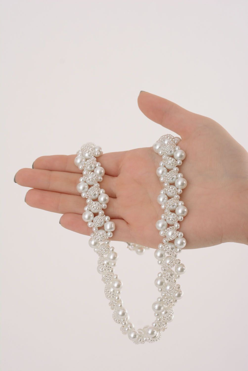 Collier de perles de rocaille blanches fait main photo 4