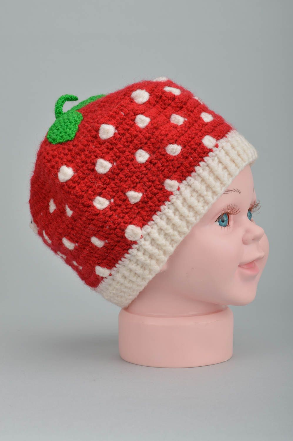 Bonnet rouge fait main Chapeau bébé fille Accessoires tricot au crochet Fraise photo 5