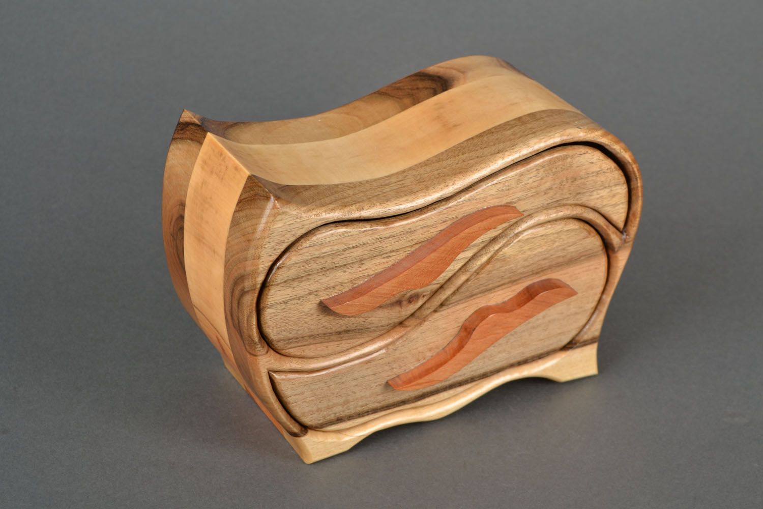 Caja de madera hecha a mano con secreto foto 1