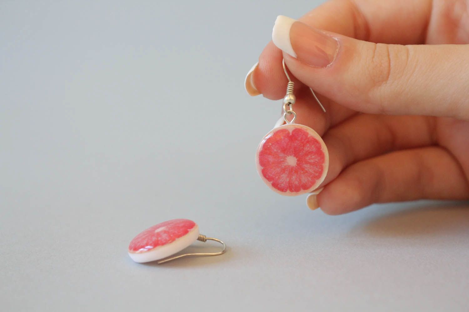 Runde Ohrringe aus Polymerton Grapefruit foto 5