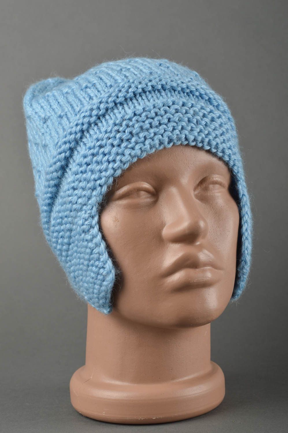Вязаная шапка ручной работы шапка для мальчиков зимняя шапка голубая на уши фото 1