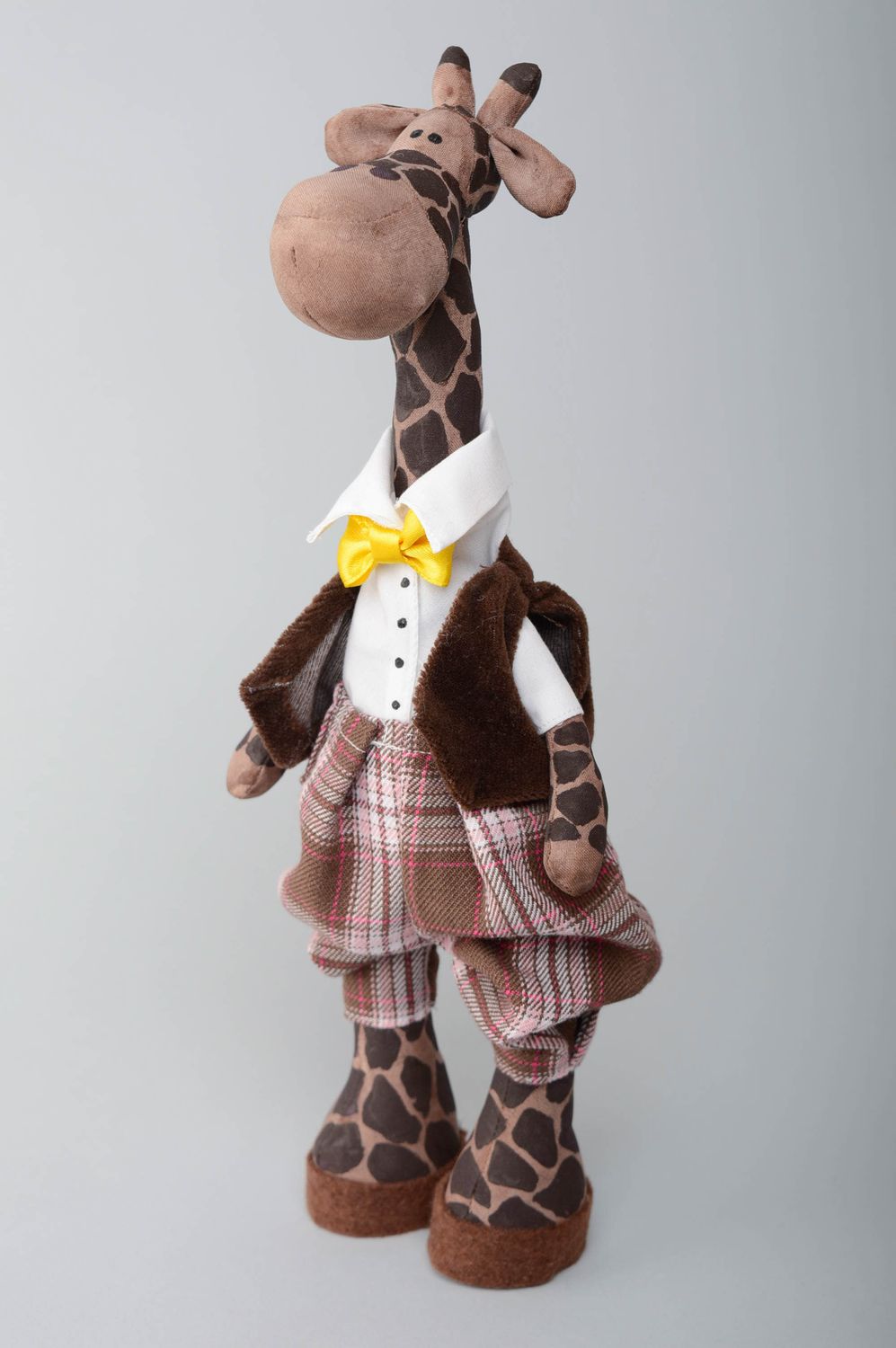 Handgemachtes Kuscheltier Giraffe im Anzug Handarbeit foto 1
