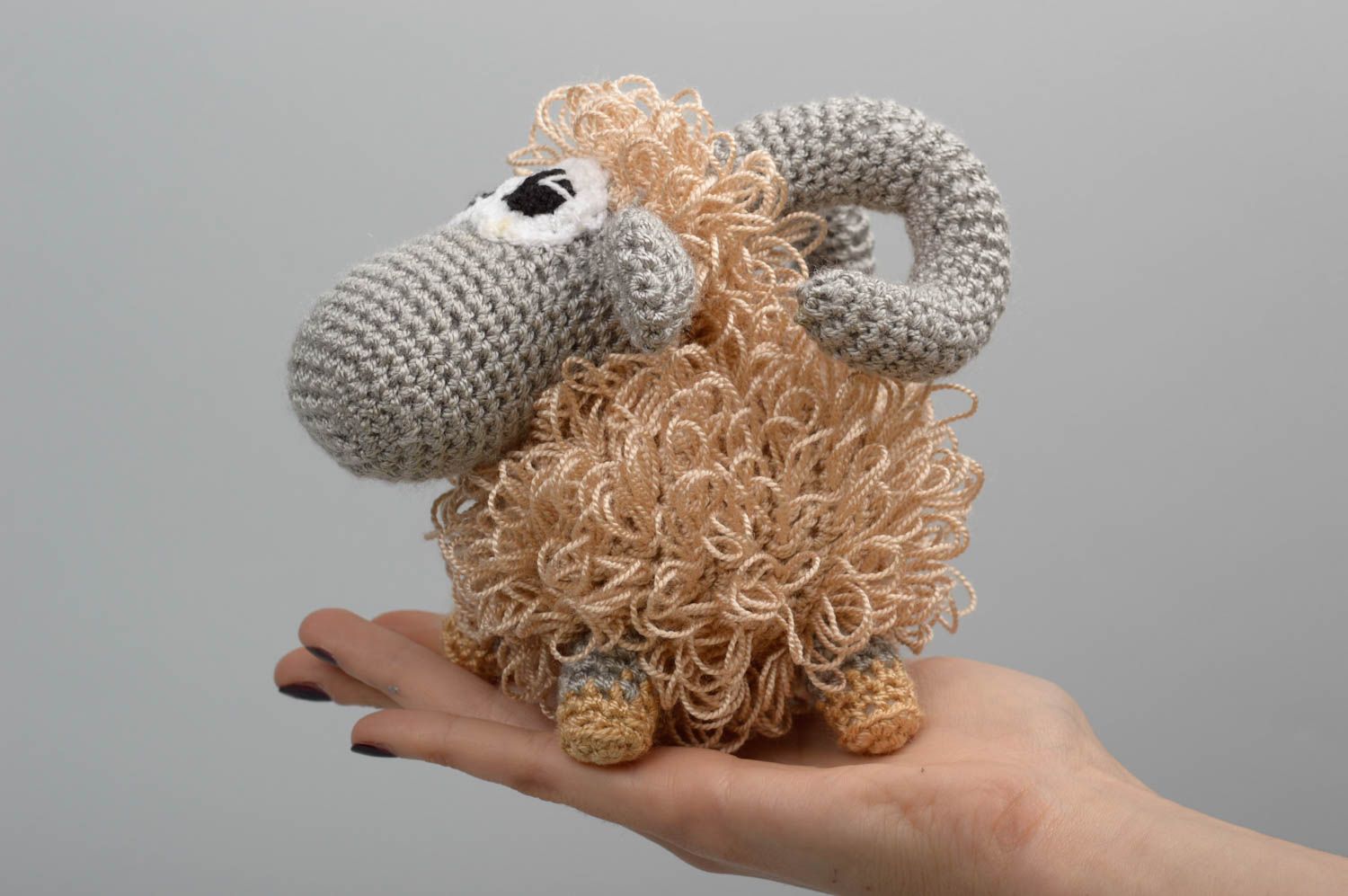 Jouet mouton Peluche faite main au crochet Cadeau enfant et décoration photo 5