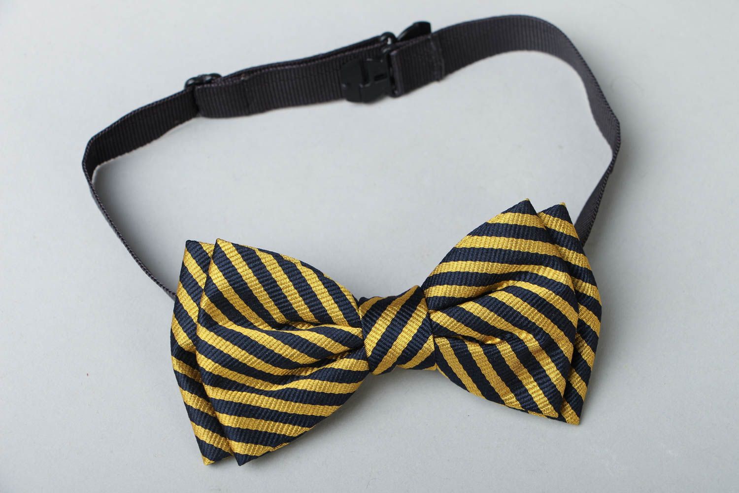 Handmade bow tie for men and women photo 1