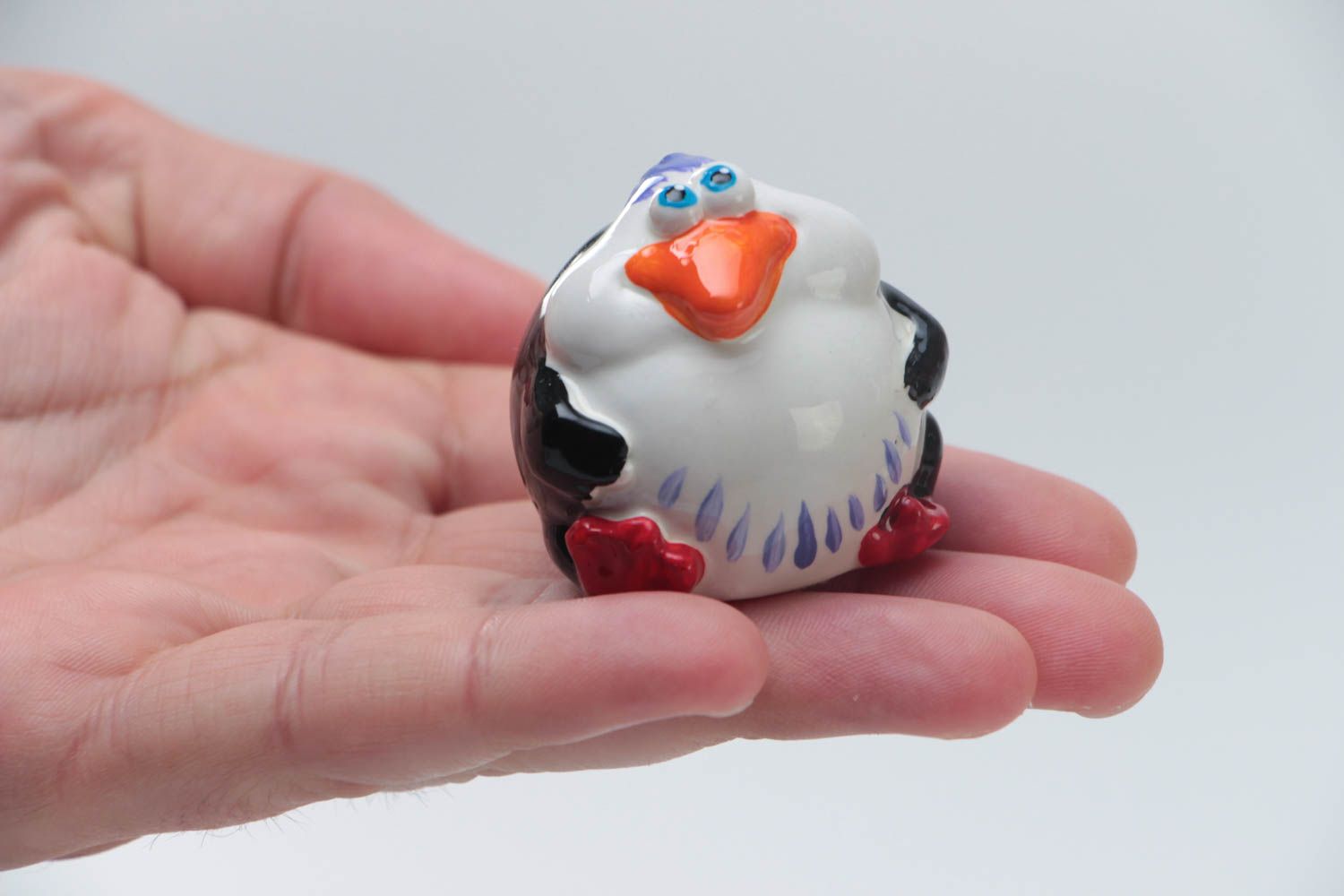 Figurilla de yeso hecha a mano pequeña pintada divertida Pingüino foto 5