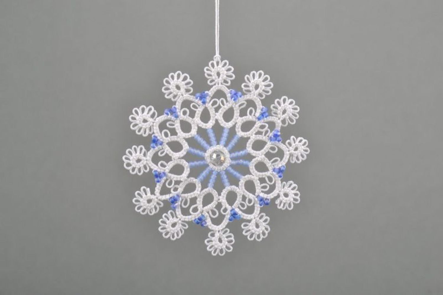 Новогодняя кружевная подвеска из хлопкам Снежинка
 фото 3