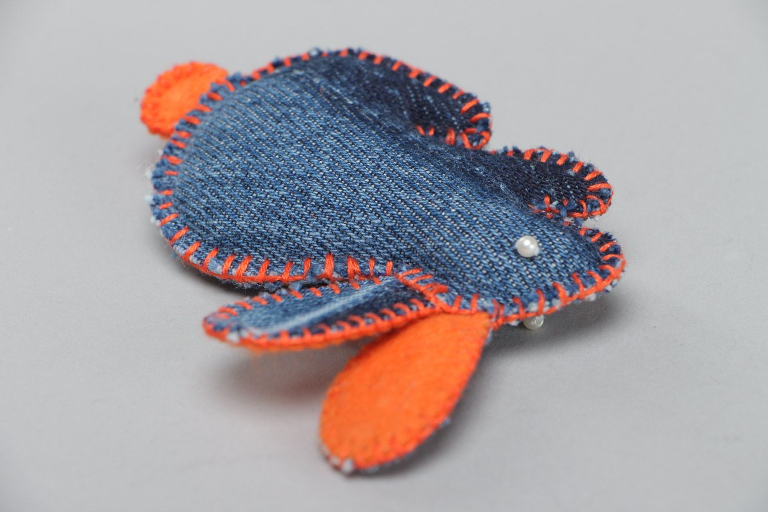 Декоративная игрушка для дома маленькая зайчик из джинсовой ткани ручная работа фото 4