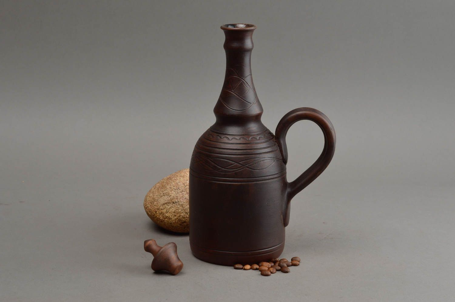 30 oz ceramic wine bottle pitcher with handle and lid in dark brown color and handmade pattern 1,5 lb photo 1