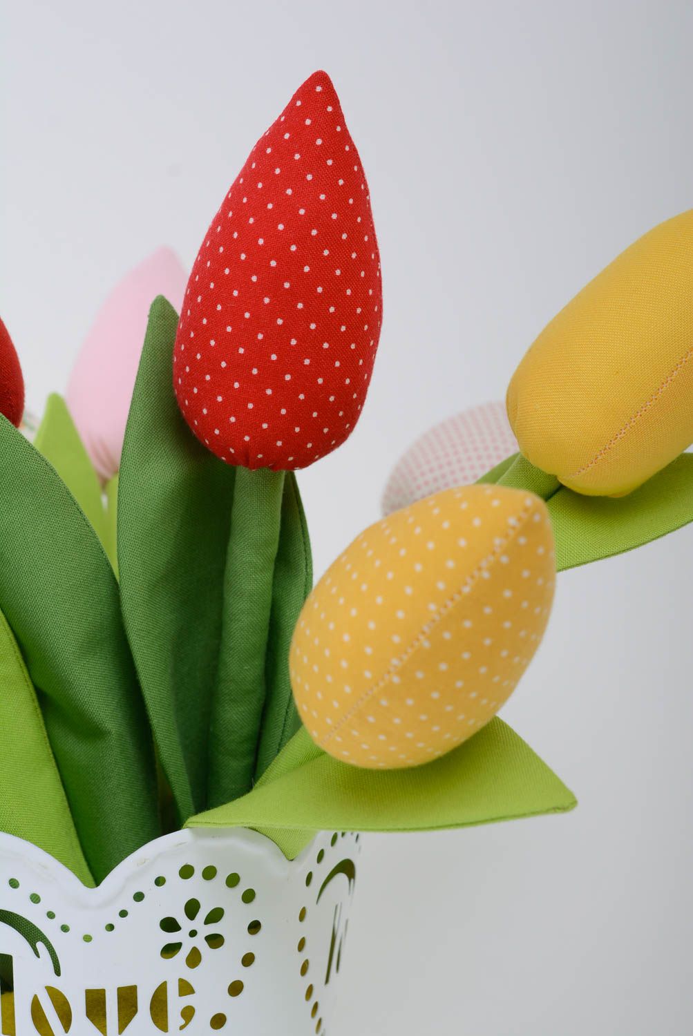 Tulipe artificielle en tissu de coton rouge faite main décorative design photo 3