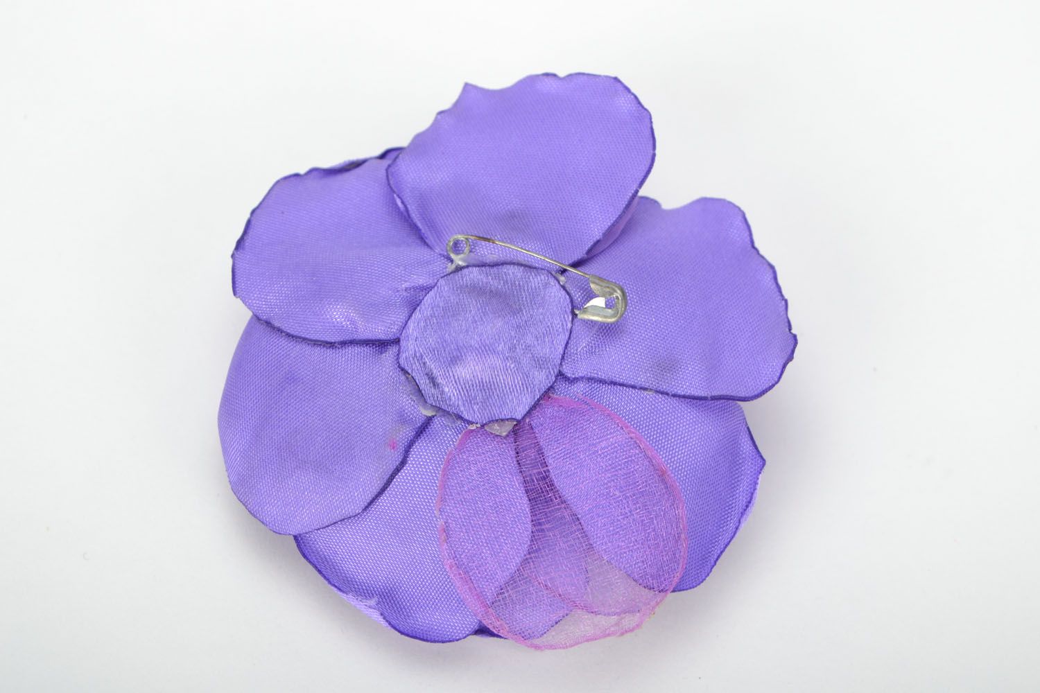 Broche de tecido feito à mão em forma da flor Mistério foto 5