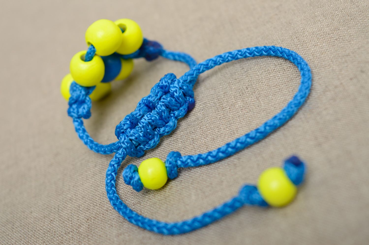 Gelb Blaues Armband mit Holzperlen Makramee Technik handmade  foto 4