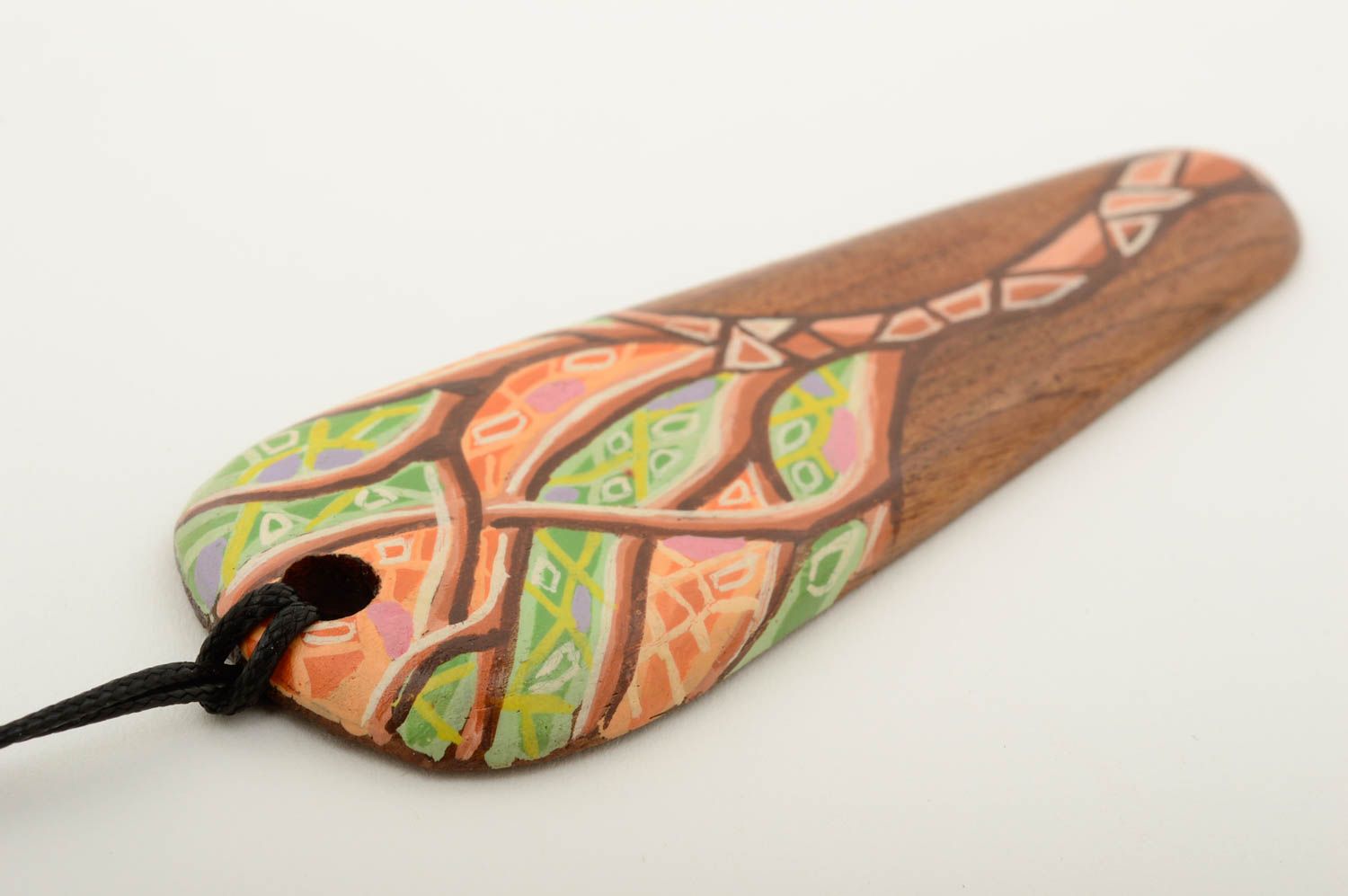 Украшение на шею кулон ручной работы аксессуар из дерева с росписью стильный фото 4