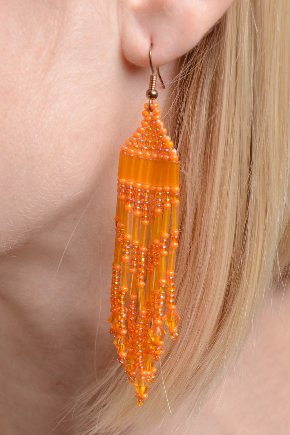 Lange Ohrringe aus Glasperlen in Orange mit Stiftperlen handgemacht für Dame foto 2