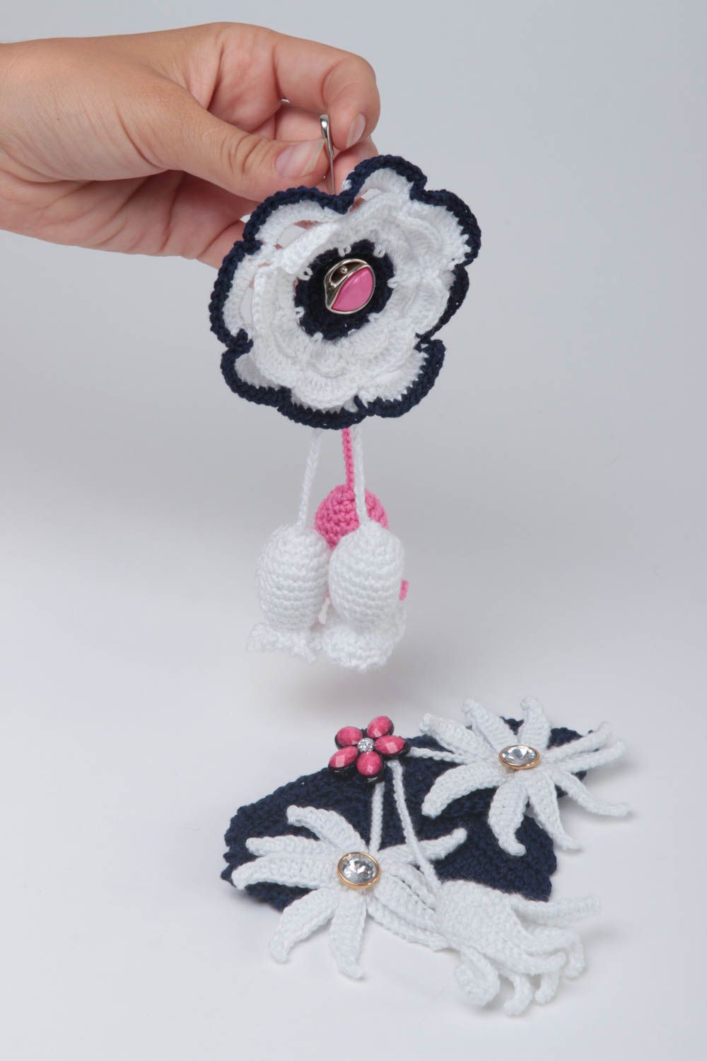 Broches textiles fait main Bijoux textiles Accessoires femme tricotés au crochet photo 5