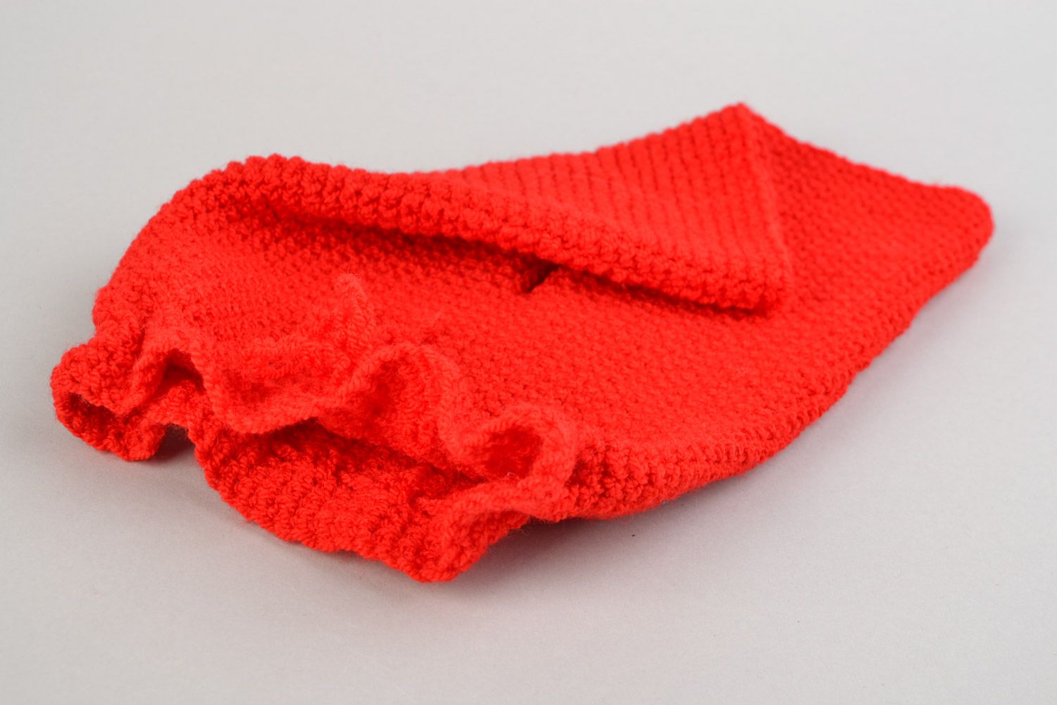Handmade crocheted stylish red baby pants for kids made of acrylic threads photo 4