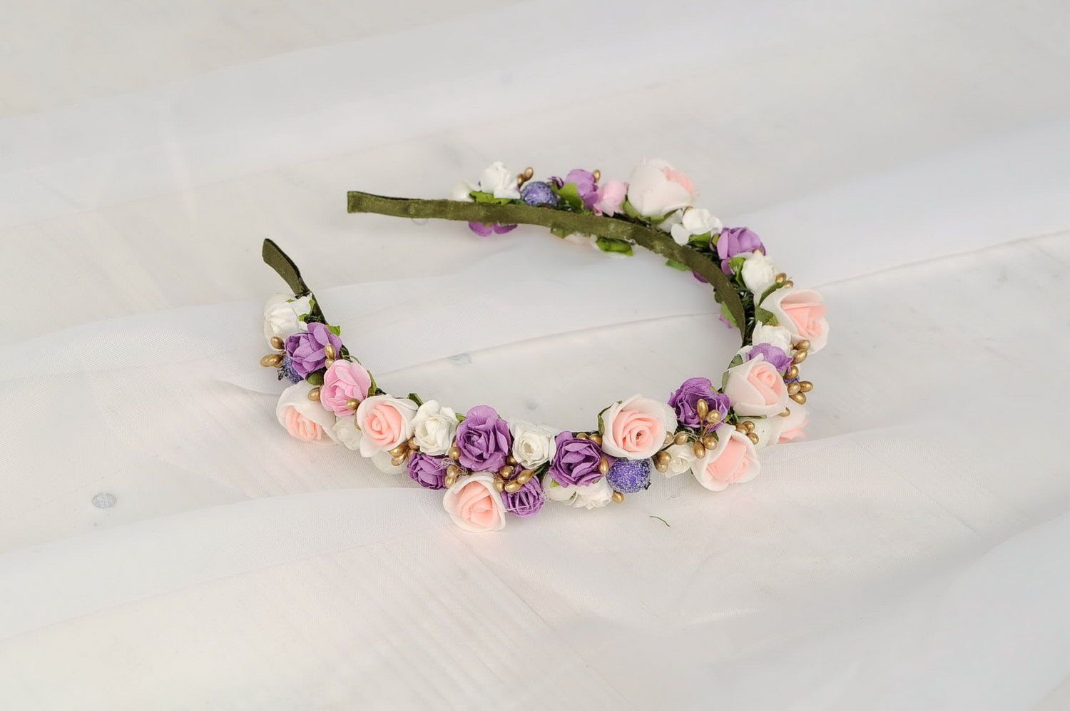 Headband with artificial roses photo 2