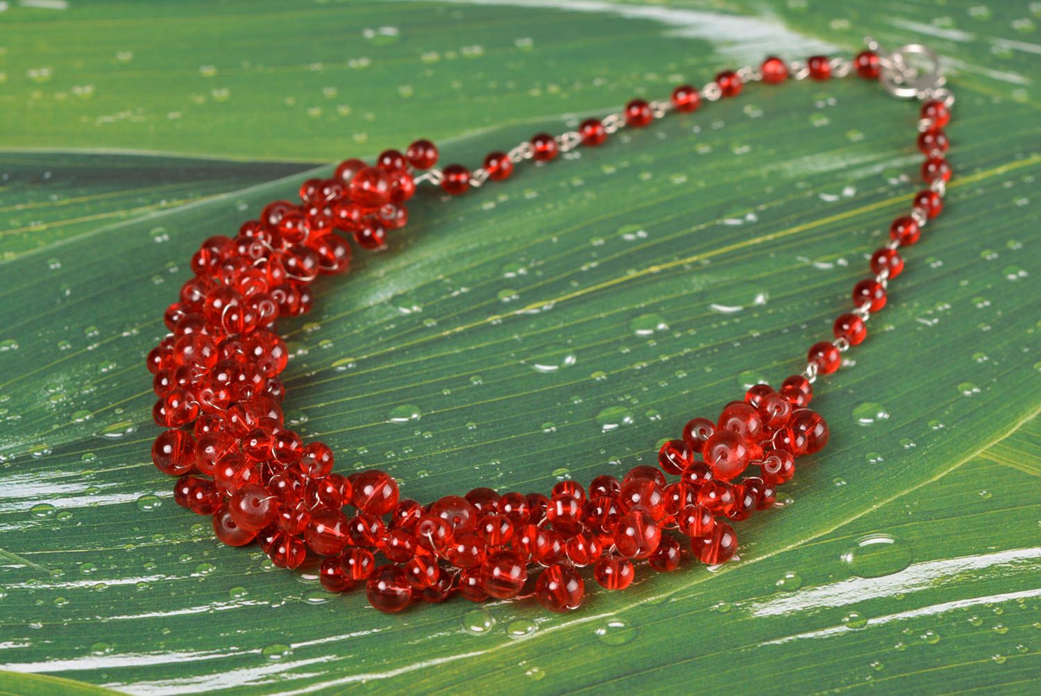 Handmade designer bright female necklace of red beads on a wire photo 1