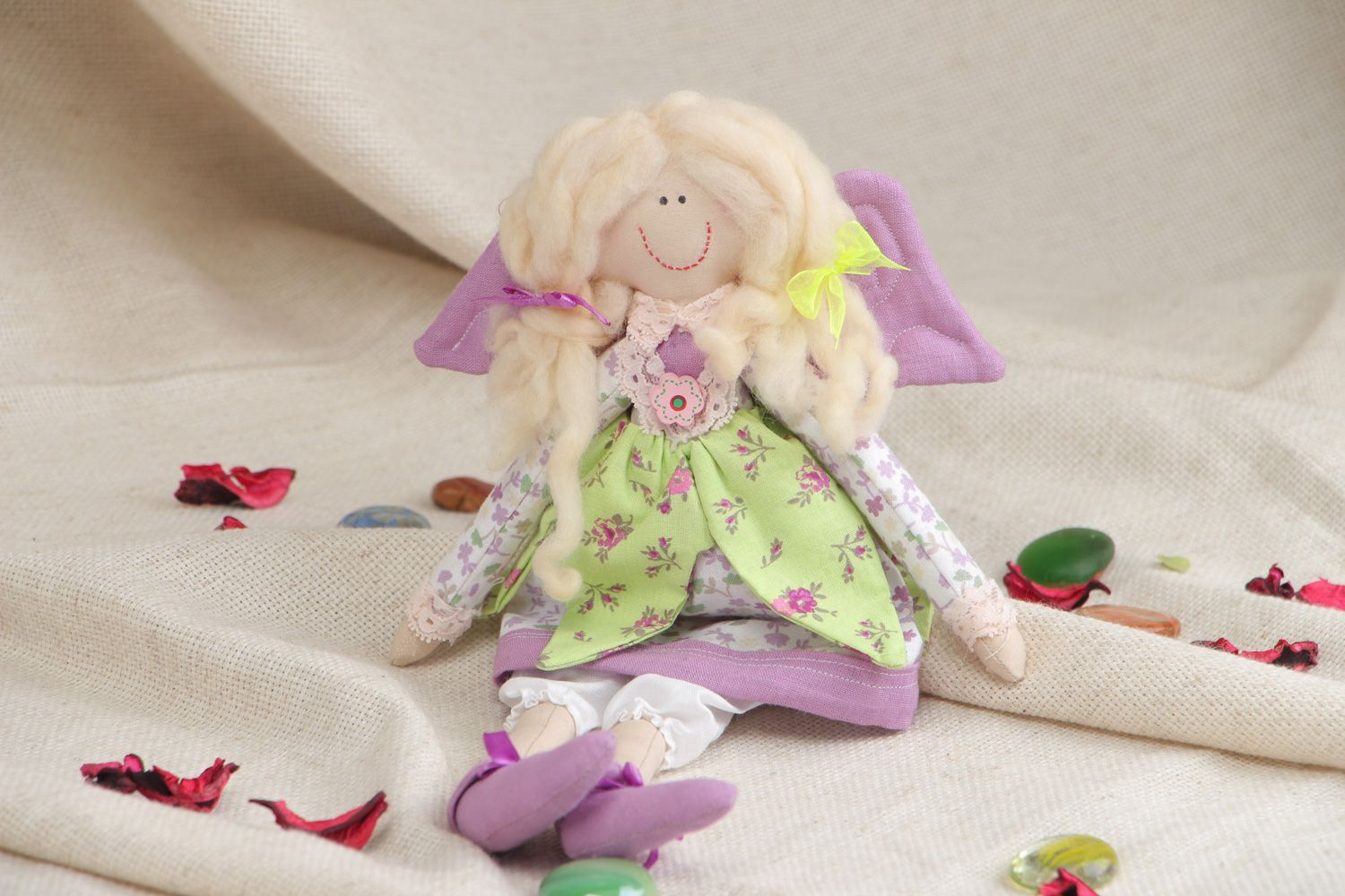 Künstlerische weiche handmade Puppe aus Textil mit blonden Haaren  foto 5