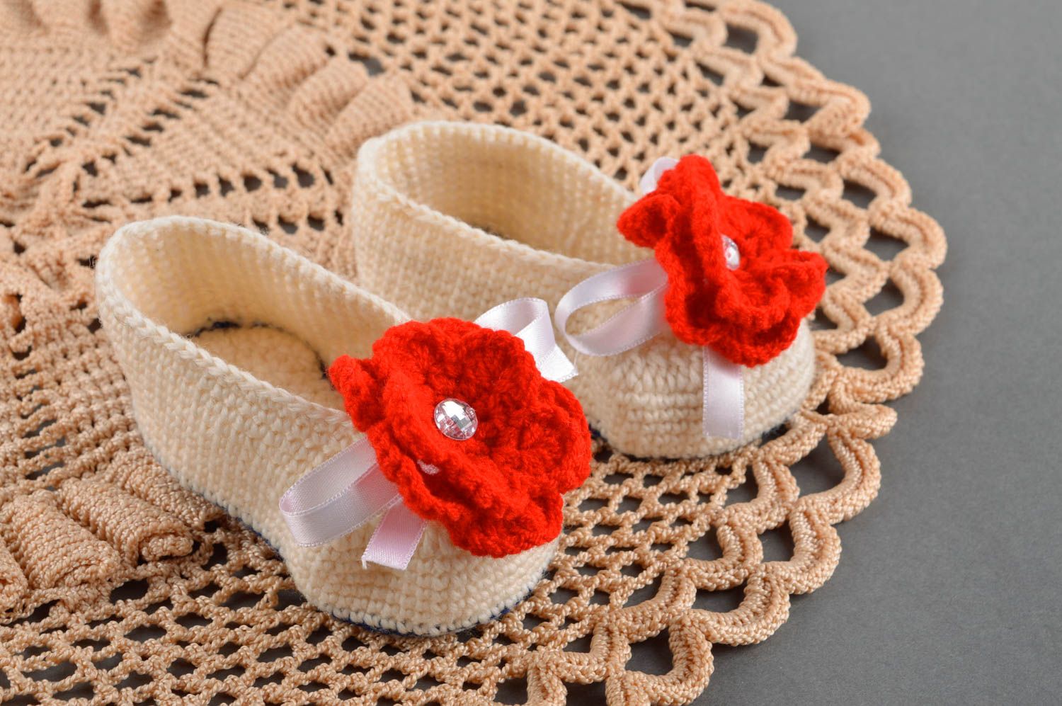 Pantofole da casa da bambine fatte a mano scarpe per casa a maglia con fiore foto 1