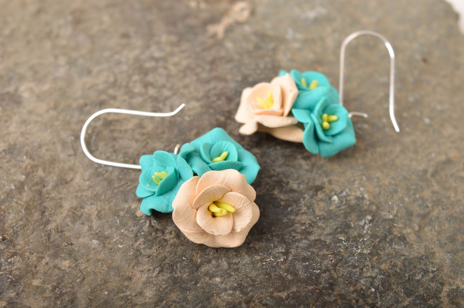Boucles d'oreilles bouquets de fleurs en porcelaine froide pastel faites main photo 1