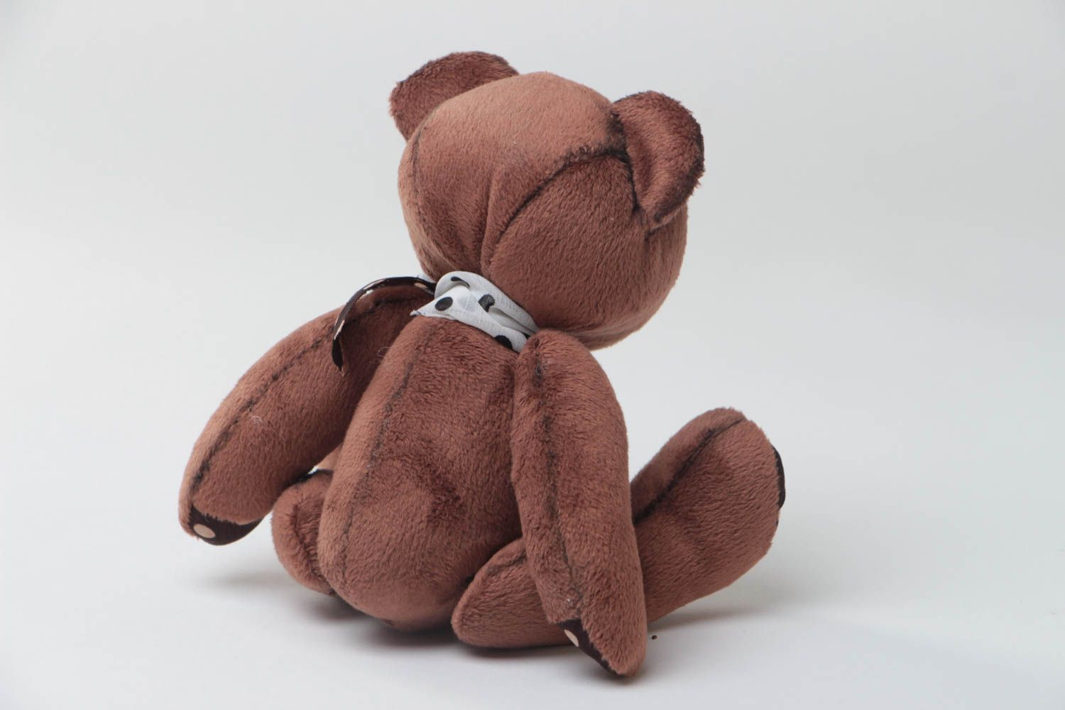 Мягкая игрушка медвежонок из плюша ручной работы милый шоколадного цвета с бантиком фото 4