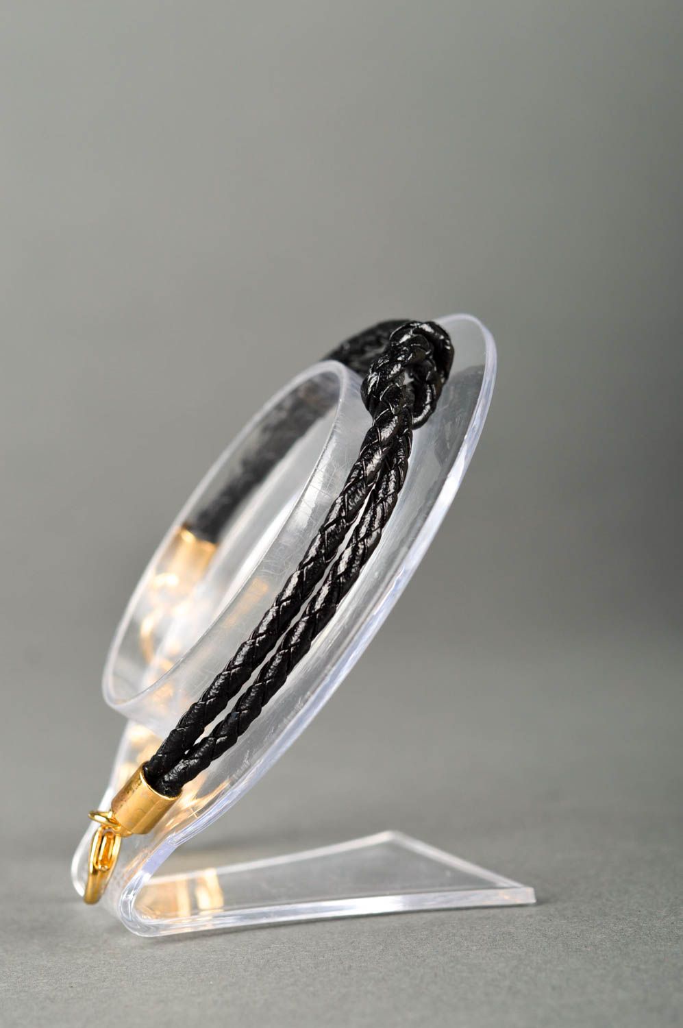 Черный кожаный браслет ручной работы украшение из кожи стильный браслет на руку фото 2