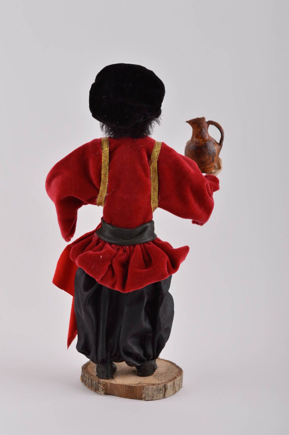 Poupée décorative fait main Jouet pour enfant Déco maison Homme en costume rouge photo 4