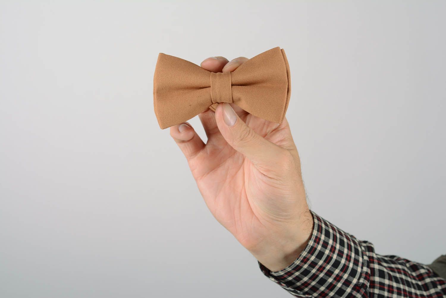 Gravata borboleta de café feita de tecido de gabardine foto 5
