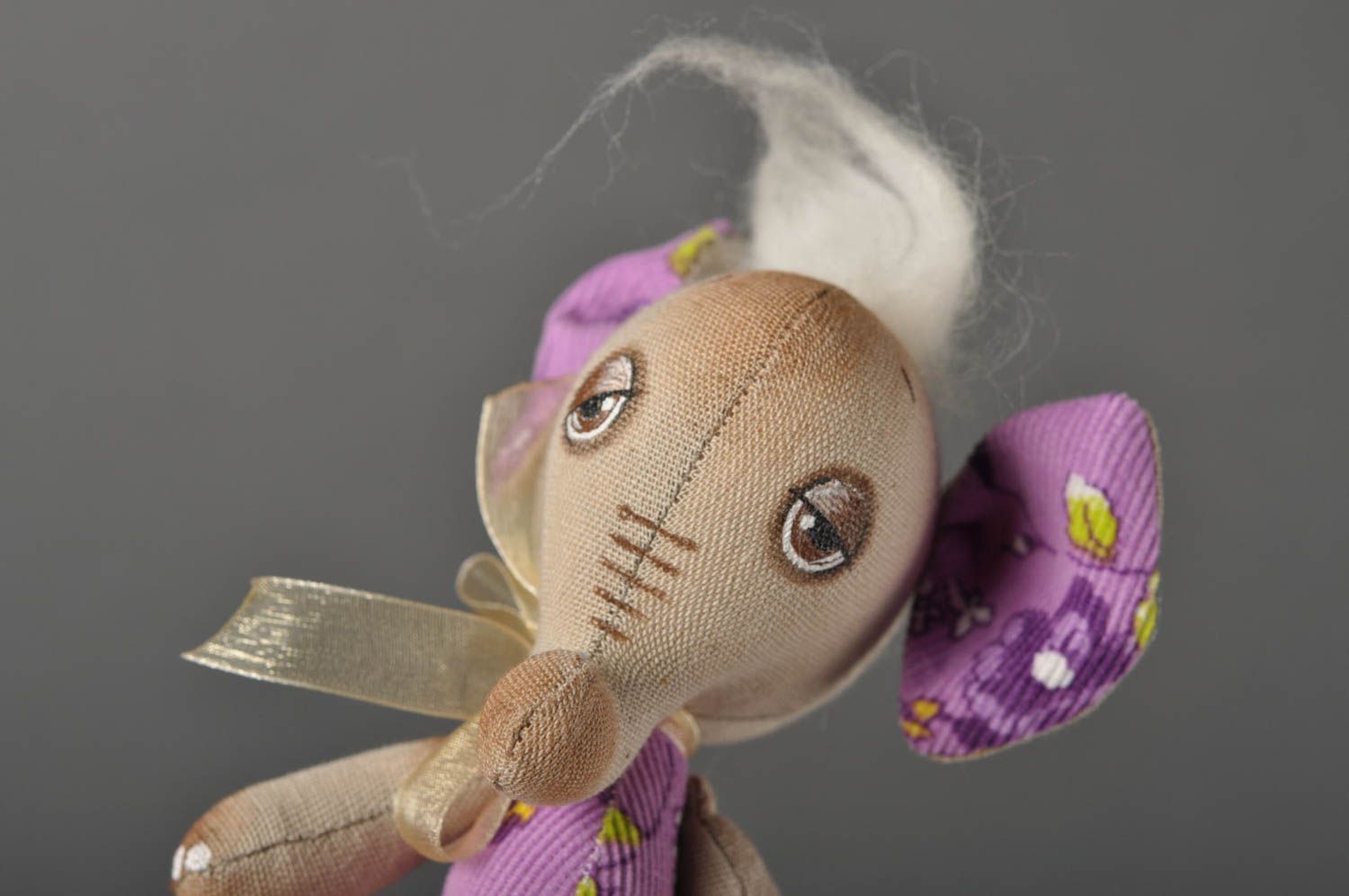 Игрушка ручной работы интерьерная игрушка с петелькой декор для дома Слоник фото 2