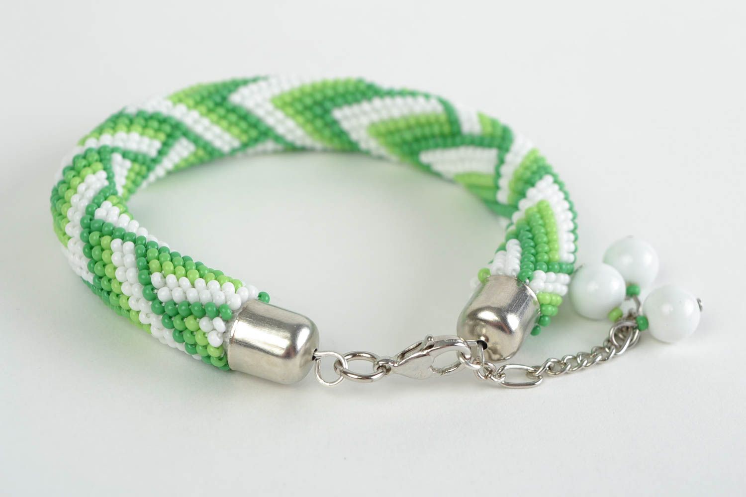 Bracelet crocheté avec perles de rocaille perles de verre fait main vert blanc photo 4