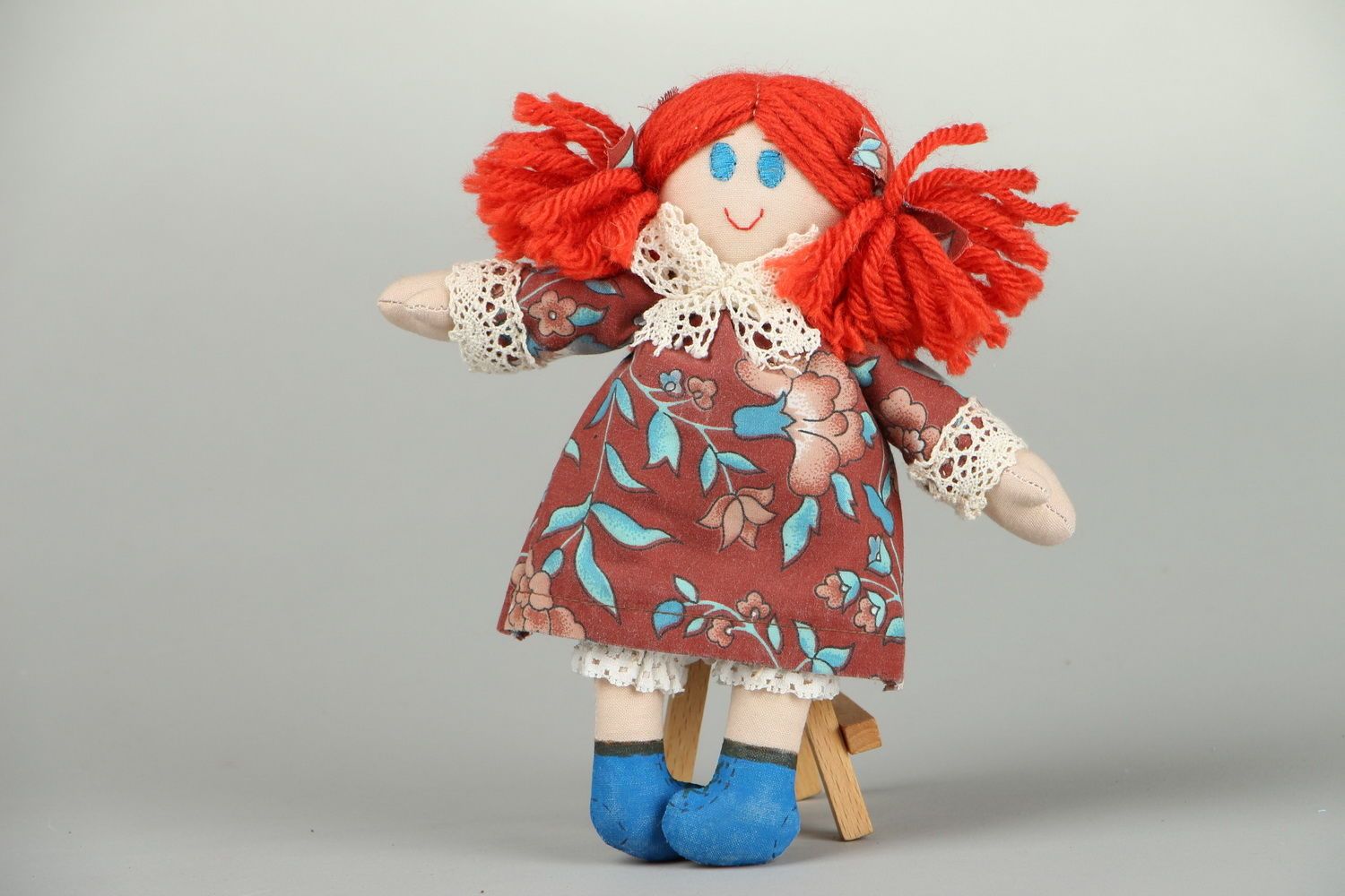Puppe Mascha mit roten Haaren foto 1