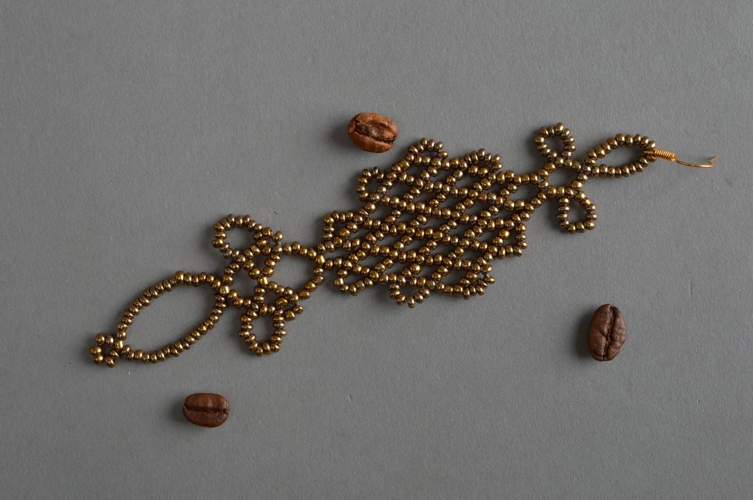 Бисерная серьга длинная ажурная бронзового оттенка плетеная ручной работы фото 1