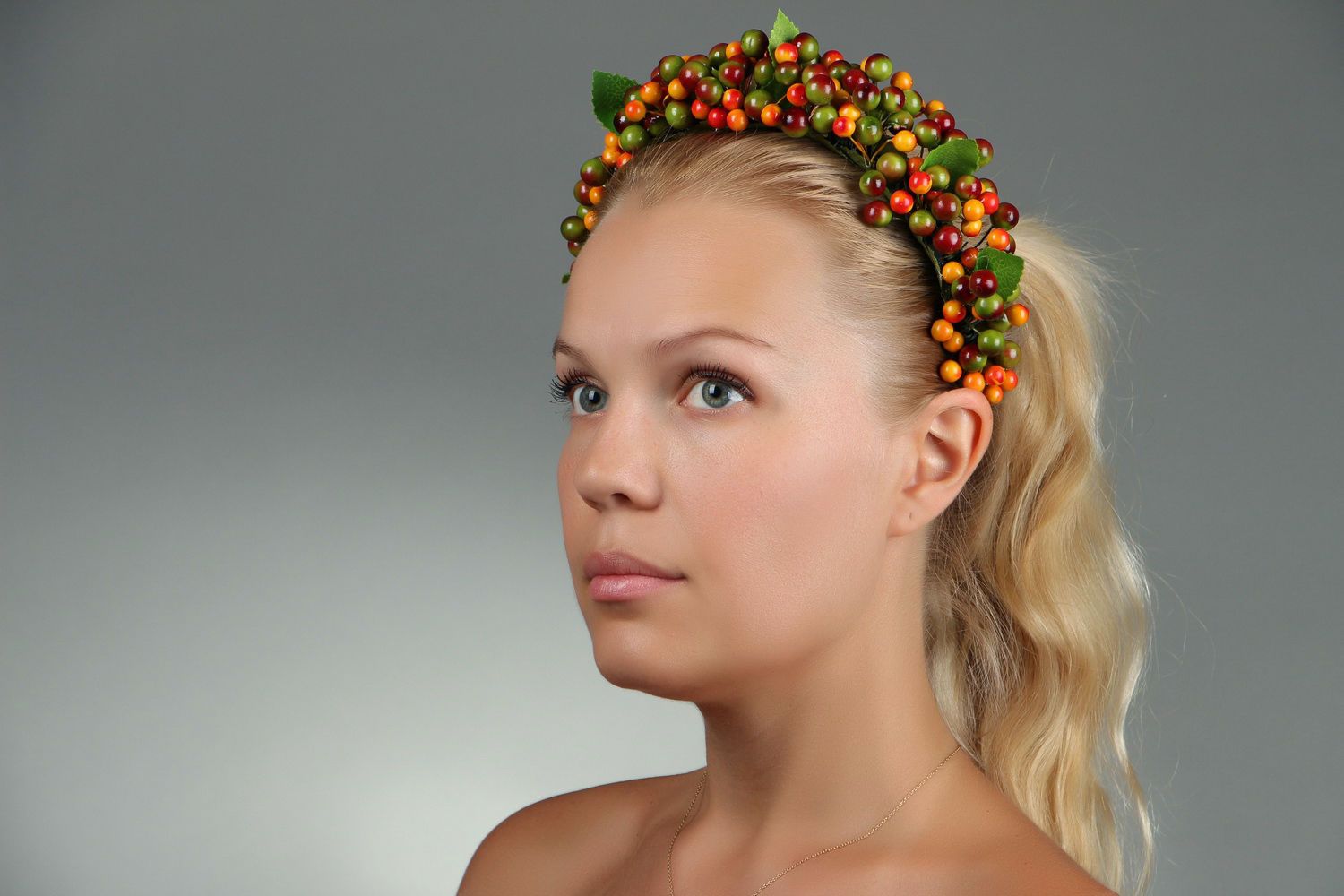 Headband with decorative berries photo 5