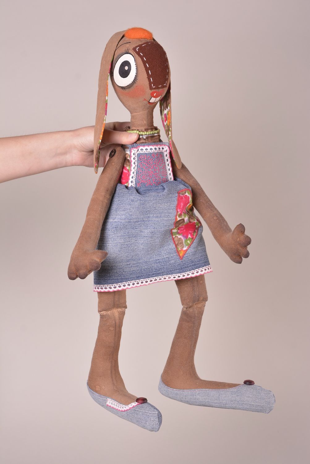 Handmade Kuscheltier Hase Geschenk für Kinder Haus Deko mit originellem Design foto 3