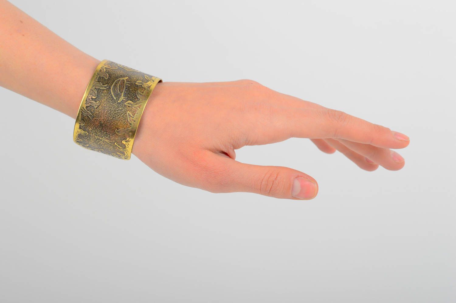 Handmade Schmuck schönes Armband Schmuck aus Messing breit lackiert mit Muster  foto 2