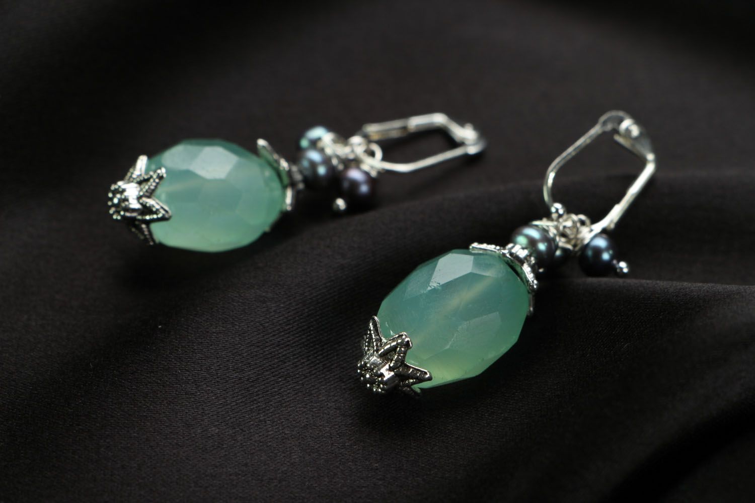 Earrings with chalcedony and black pearls photo 2