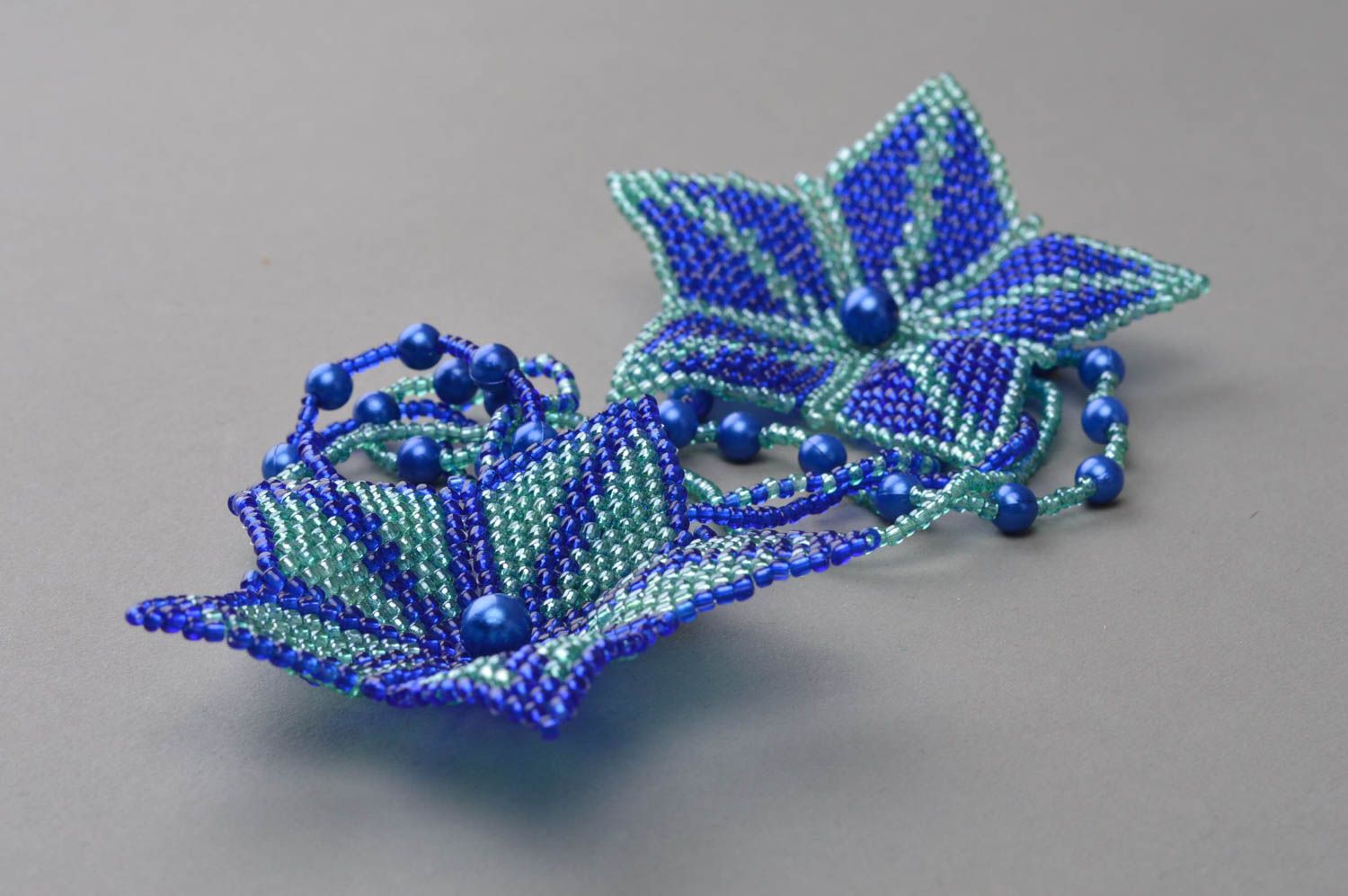 Broche en perles de rocaille deux fleurs bleues accessoire original fait main photo 3